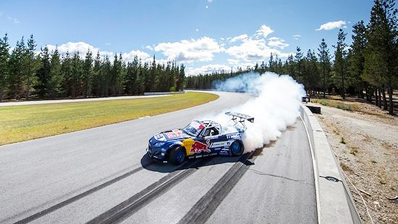 这车漂移会翻车的 还是平常老实开偶尔拼拼直线加速就可以了