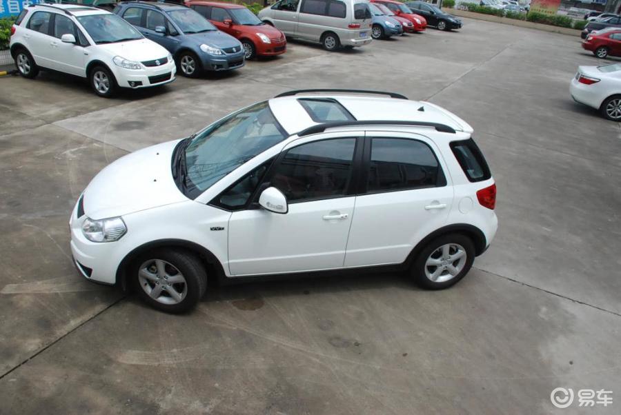 铃木天语SX4两厢整体外观