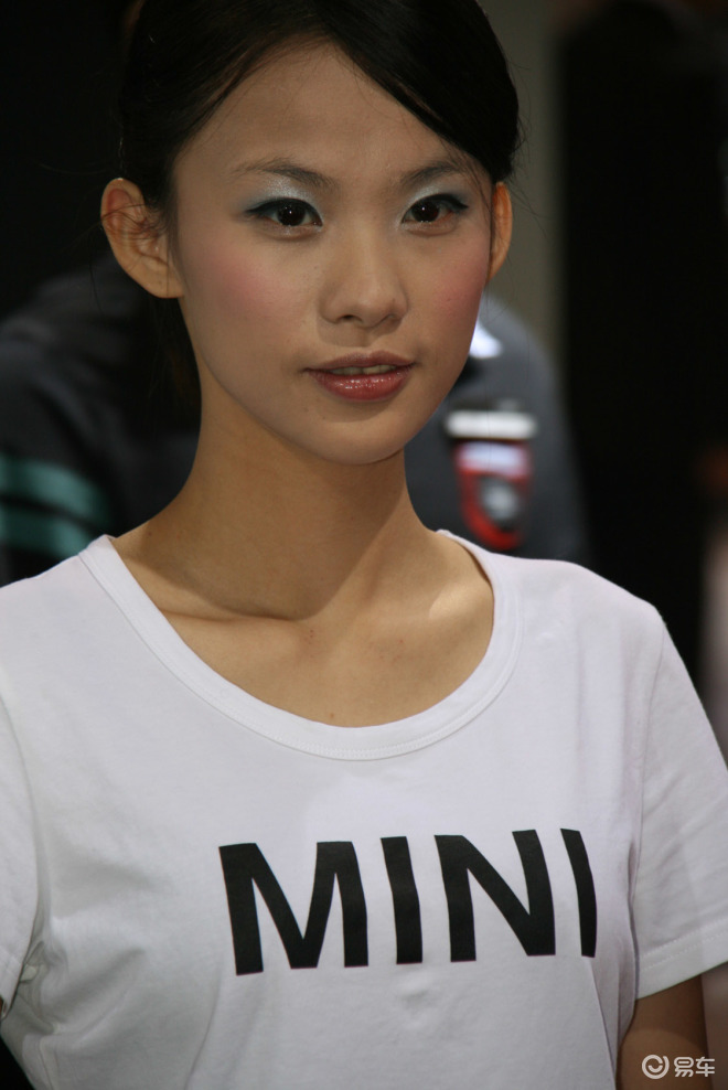 MINI SOHO车模吴佩慈图片