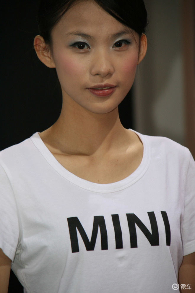 MINI SOHO车模吴佩慈图片