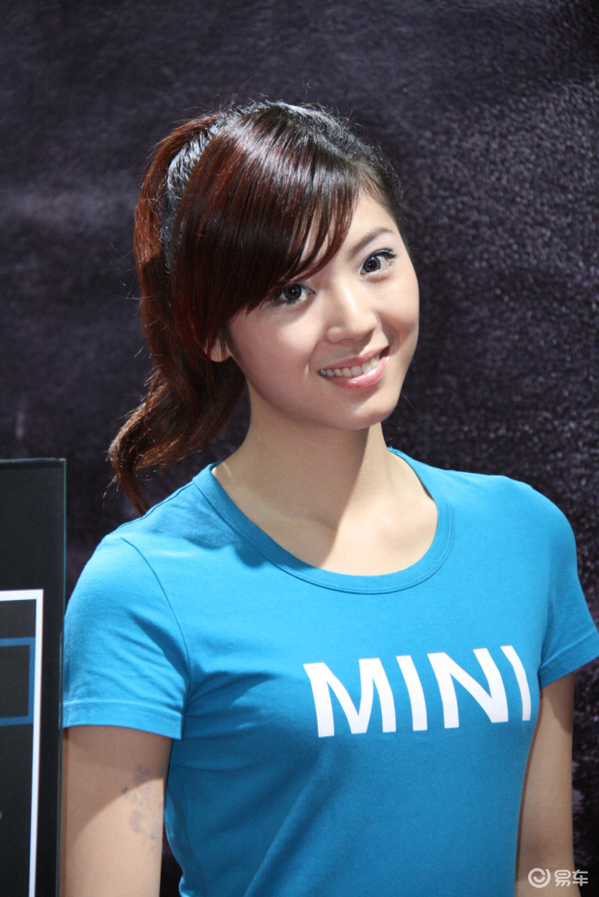MINI SOHO车模吴佩慈图片