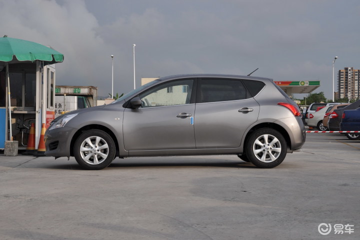 骐达1.6+xe+cvt+舒适版外观-翡丽灰