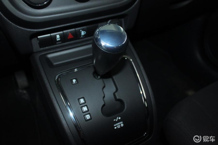 【指南者2011款2.4L 自动 运动版内饰汽车图片-汽车图片大全】-易车