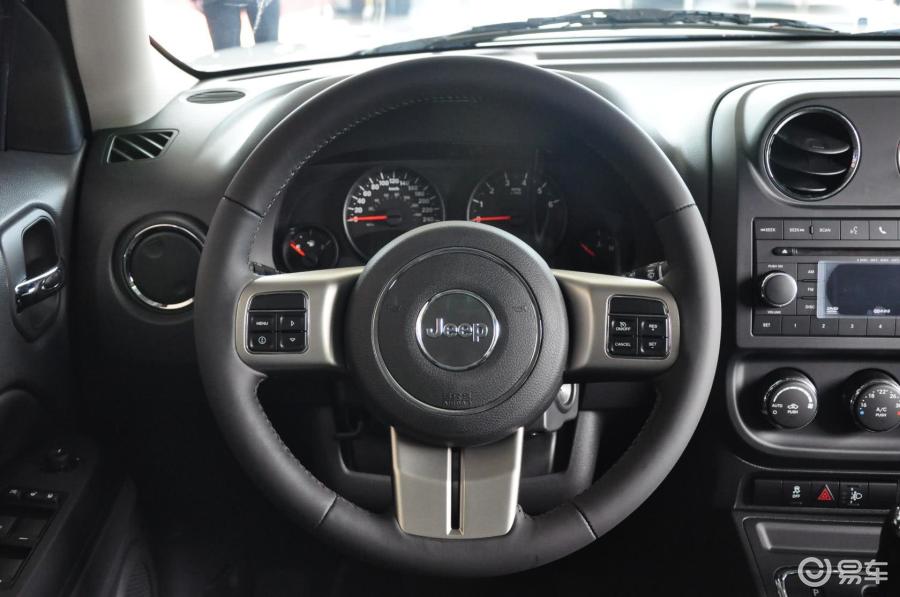 【自由客2012款2.4l cvt 豪华版方向盘汽车图片-汽车