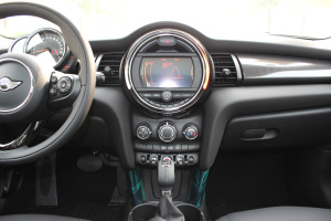 MINI 3-DOOR中控台正面