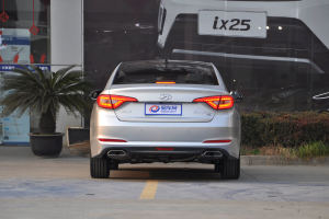 索纳塔九正车尾