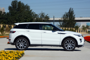 揽胜极光正侧（车头向右）