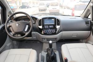 菱智完整内饰（中间位置）