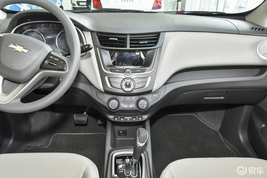 【赛欧32015款1.3l amt 理想版内饰全景正拍汽车图片