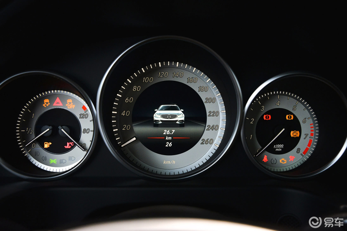 【奔驰e级2015款e 260 l 时尚型 运动轿车仪表盘背光显示汽车图片