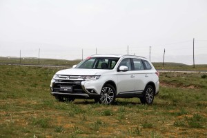 欧蓝德前45度（车头向左）