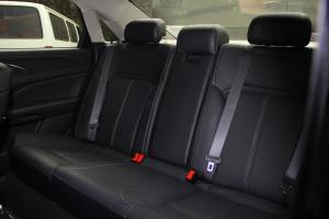 福特金牛座后排座椅