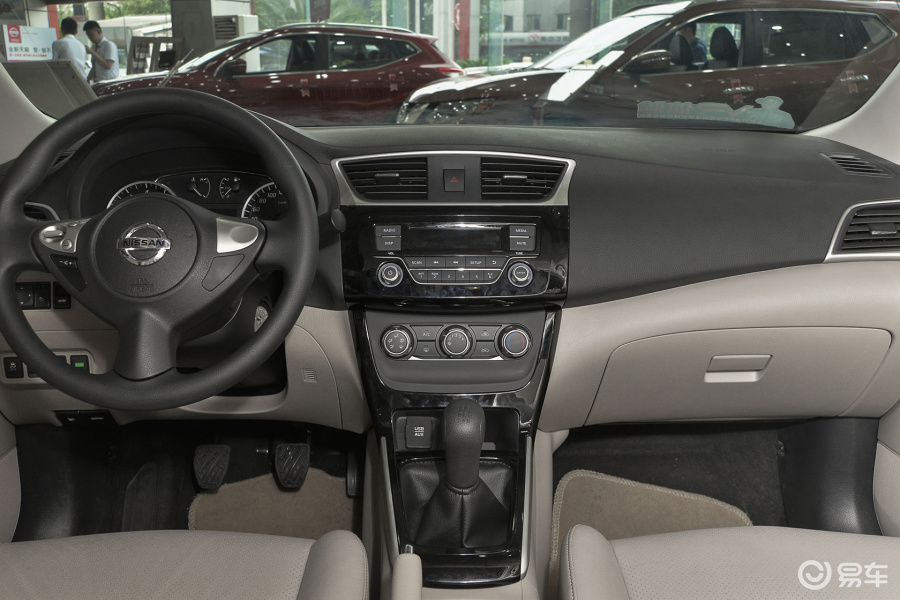 【轩逸2016款1.6l 手动 xl 豪华版中控台正面汽车图片