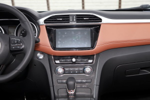 锐腾中控台正面