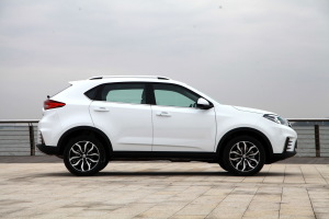 锐腾正侧（车头向右）