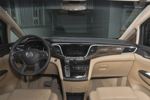 别克GL8完整内饰（中间位置）