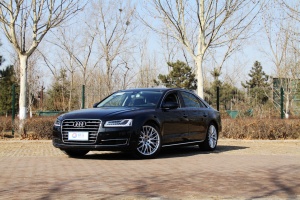 奥迪A8L前45度（车头向左）