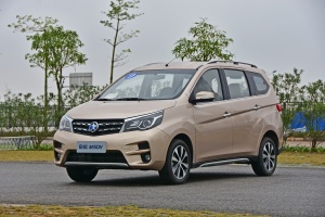 启辰M50V前45度（车头向左）