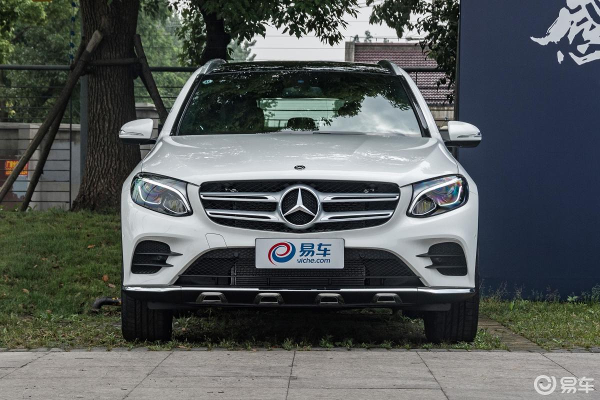 【奔驰glc2018款改款 glc 260 4matic 动感版侧前45度车头向右水平