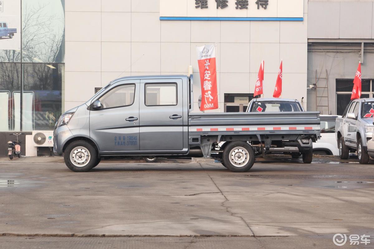 【长安星卡2020款1.5l 双排 货车基本型 国vi正侧车头
