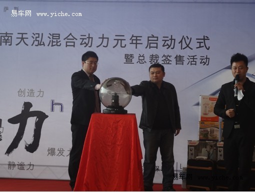 为解决这一难题,lexus雷克萨斯创造性的研发出油电混合动力高清图片