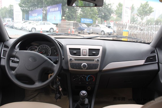 2012款夏利n3三厢到店实拍