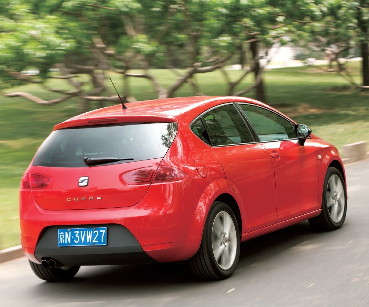 巴塞罗那俱乐部 试驾西雅特leon cupra
