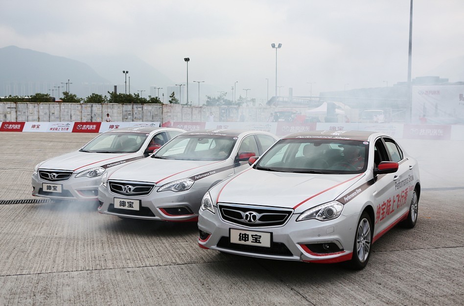绅宝陆上飞行秀香港完美落幕
