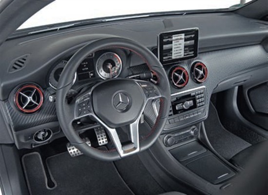 对比宝马125i与奔驰a250