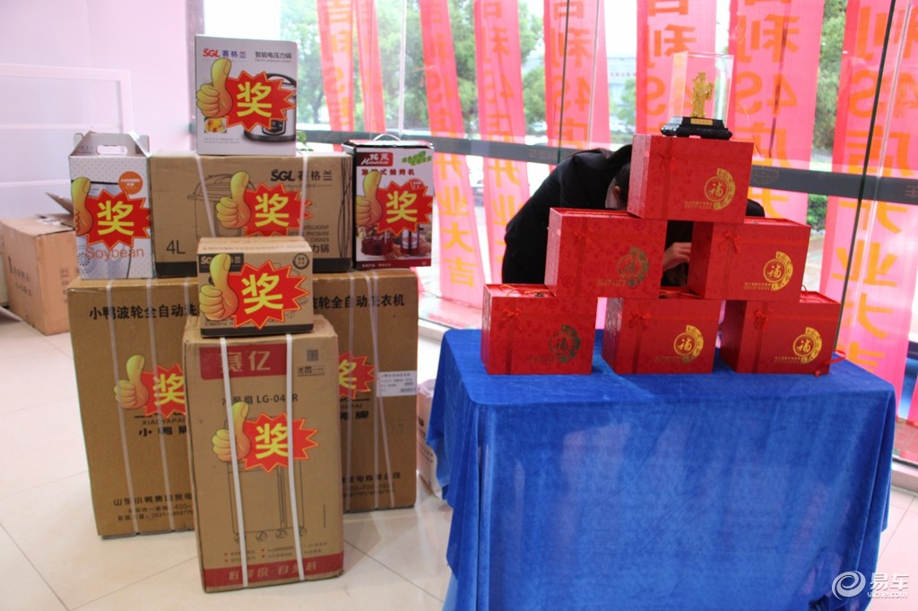 小朋友将幸运传递出去,奖品成堆!