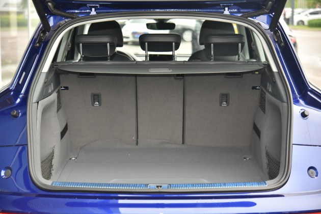 奥迪q5l 2020款 45 tfsi 尊享时尚型 后备厢