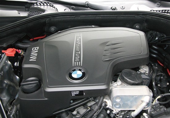520li和525li启用了bmw集团最新的双涡管单涡轮增压4缸n20发动机】