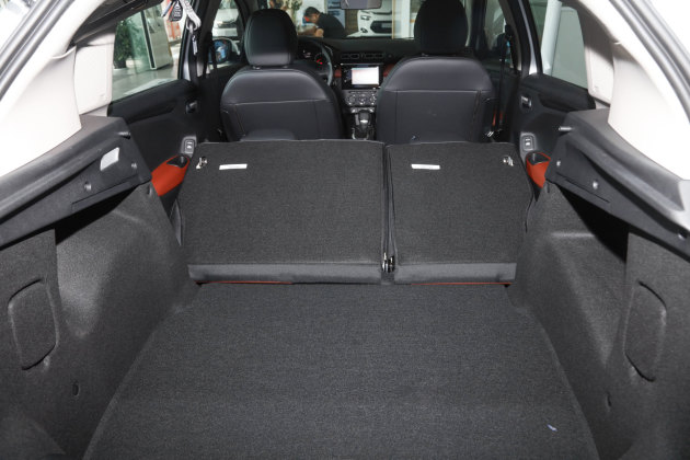 该车行李厢常规容积为420l,放倒后排座椅还能获得更大的空间,实用性