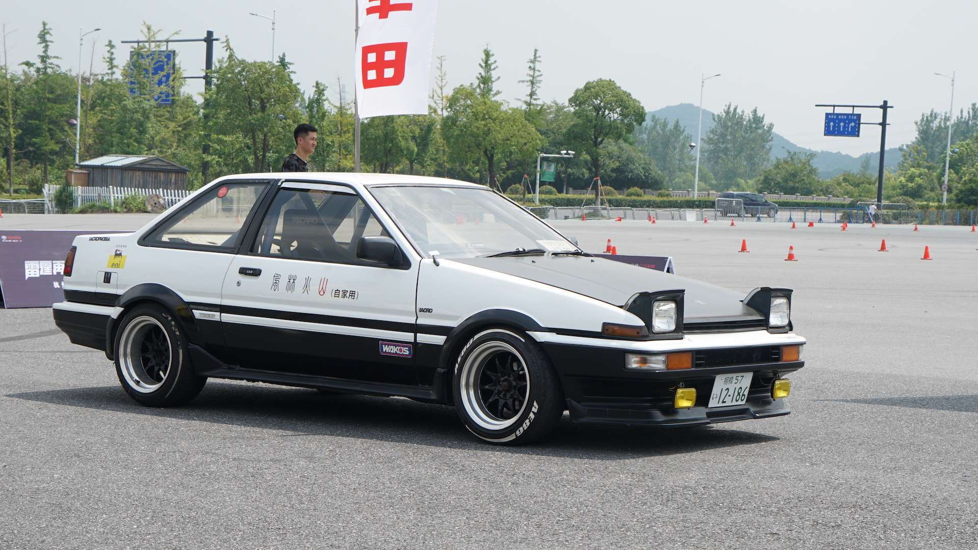 《头文字地》里的ae86有人从日本运了回来