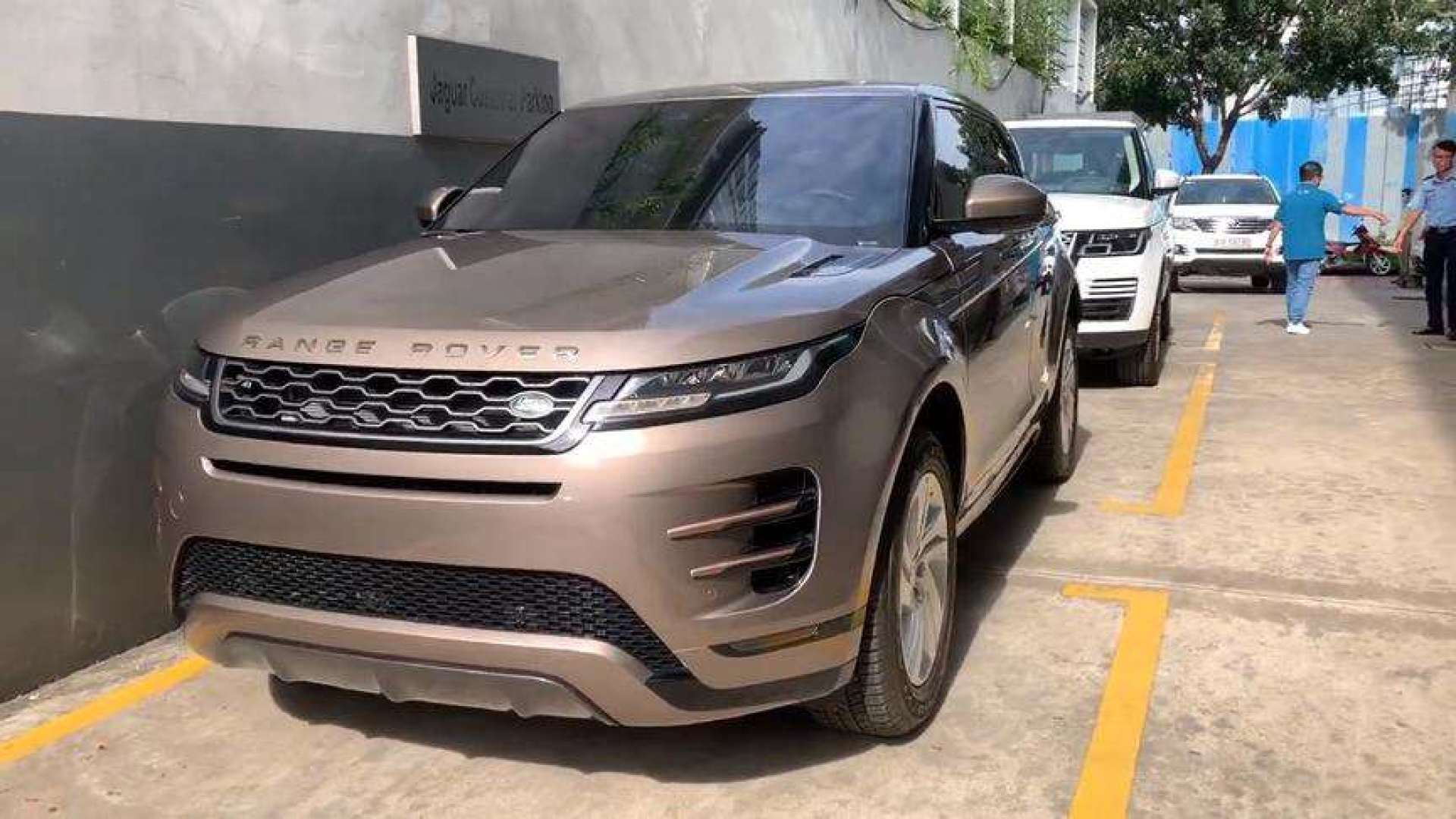 全新揽胜极光r-dynamic s p250实拍