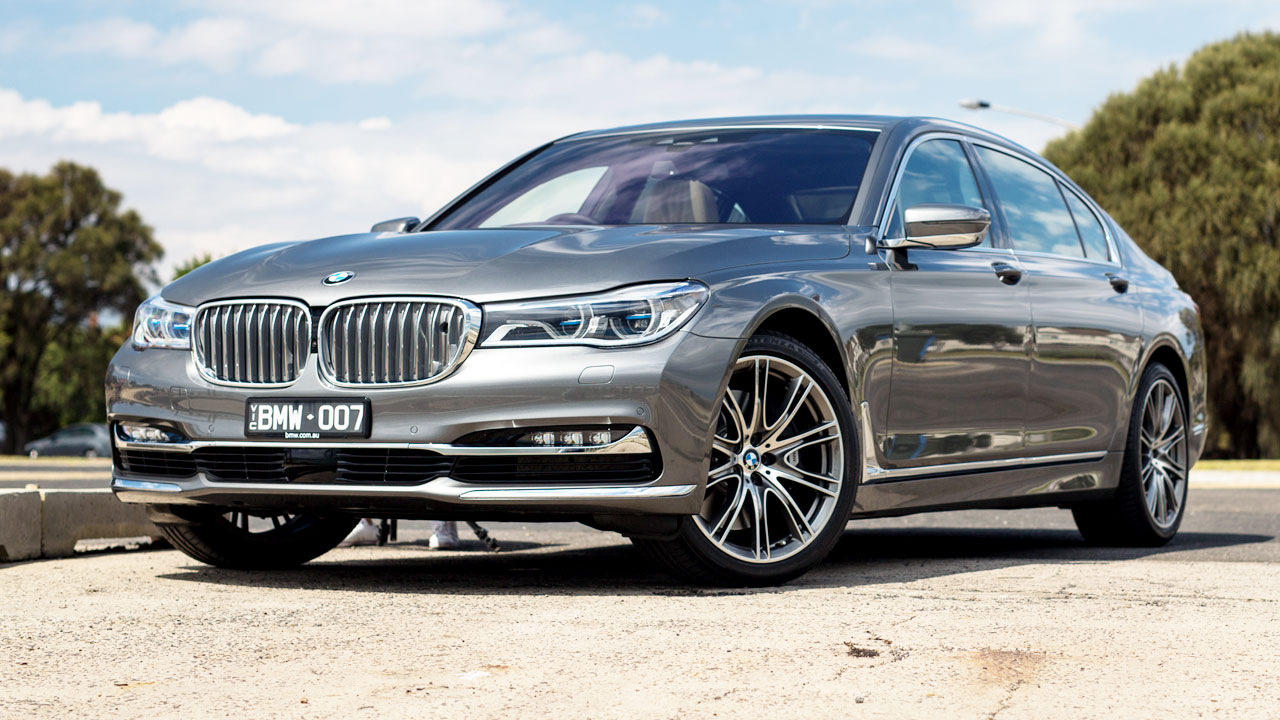 全新宝马7系搭第三代智能降阻进气隔栅