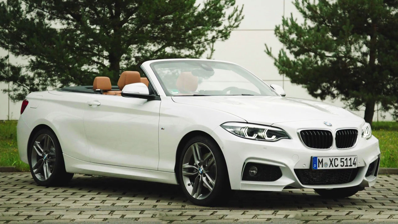 新款宝马2系敞篷版黑色软顶设计显复古