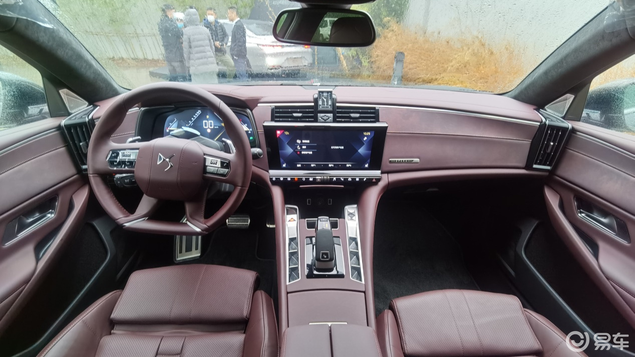 中控台造型时尚 ds 9内饰实拍图欣赏