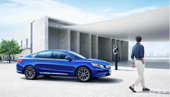 近日,吉利汽车推出了1款专注于大客户版本的博瑞phev车型,官方补贴后