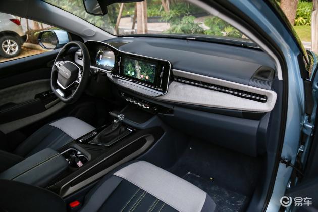 当前位置:>易车>宝骏rm-5空间摘要>摘要详情>新宝骏rm-5的内饰整体