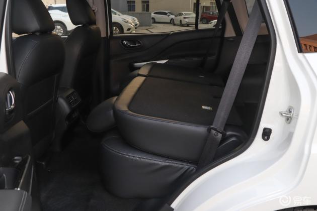 >易车>途达车身摘要>摘要详情>途达后备厢空间不错,也能通过放倒后排