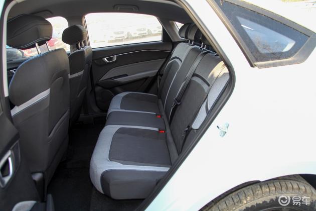 宝骏rc-6内饰-后排-驻车-易车