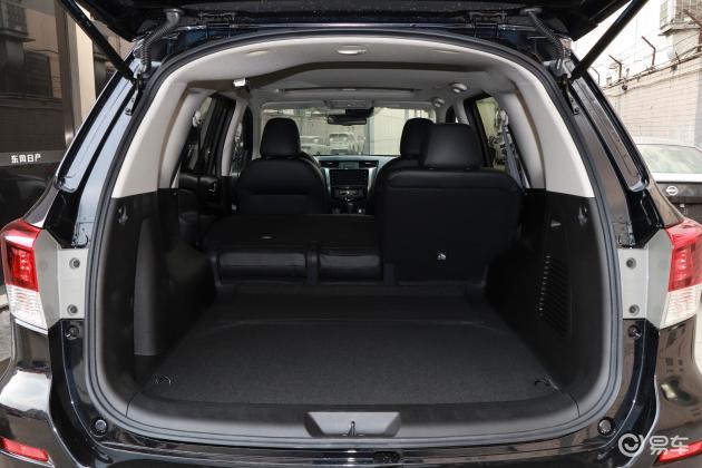 途达后备厢空间表现还可以,旅途出行有大件物品的话,可以放倒后排座椅