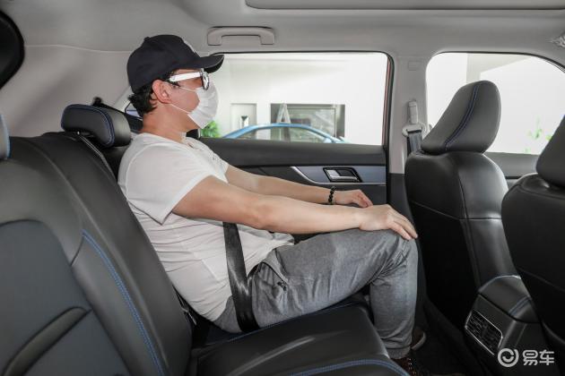 当前位置:>易车>启辰t60ev车尾摘要>摘要详情>启辰t60 ev后排空间表现