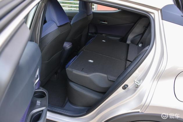当前位置:>易车>丰田c-hrev大灯摘要>摘要详情>丰田c-hr ev后排空间不
