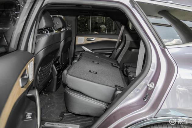 >易车>腾势x纯电动车尾摘要>摘要详情>腾势x 纯电动后备厢空间表现还