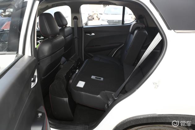 当前位置:>易车>宝骏510车身摘要>摘要详情>宝骏510空间表现不错,腿部