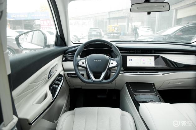 当前位置:>易车>长安欧尚x7ev车尾摘要>摘要详情>长安欧尚x7 ev后排