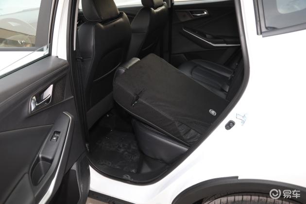 当前位置:>易车>长安cs15车尾摘要>摘要详情>长安cs15后备厢空间可
