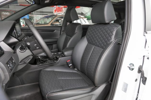 当前位置:>易车>起亚kx7车身摘要>摘要详情>起亚kx7后备厢空间整体